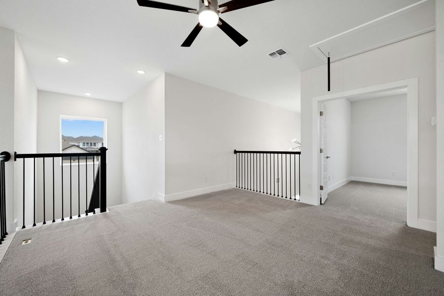 Spacious, unfurnished interior of a new home in Santa Rita Ranch, Liberty Hill (Image 29).