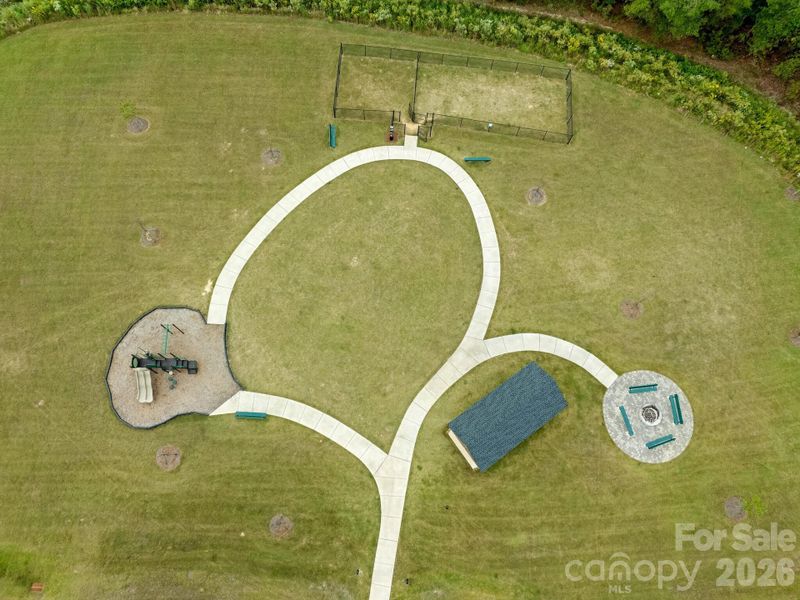 Community amenities in Stone Creek Townhomes, Matthews (Image 23).