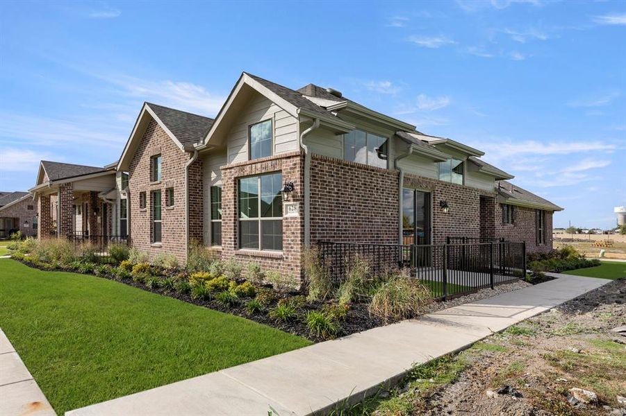 02. 628 Oakridge - Front (2) 02. 628 Oakridge - Front (2)