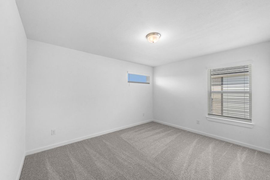Spacious, unfurnished interior of a new home in Huntington Place, Rosharon (Image 23).
