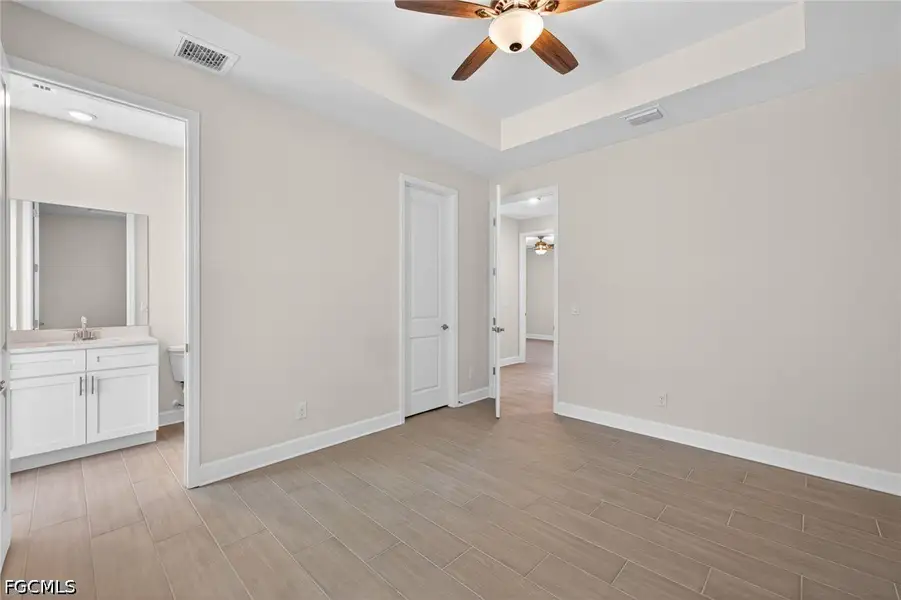 Spacious, unfurnished interior of a new home in Cape Coral, Cape Coral (Image 26).