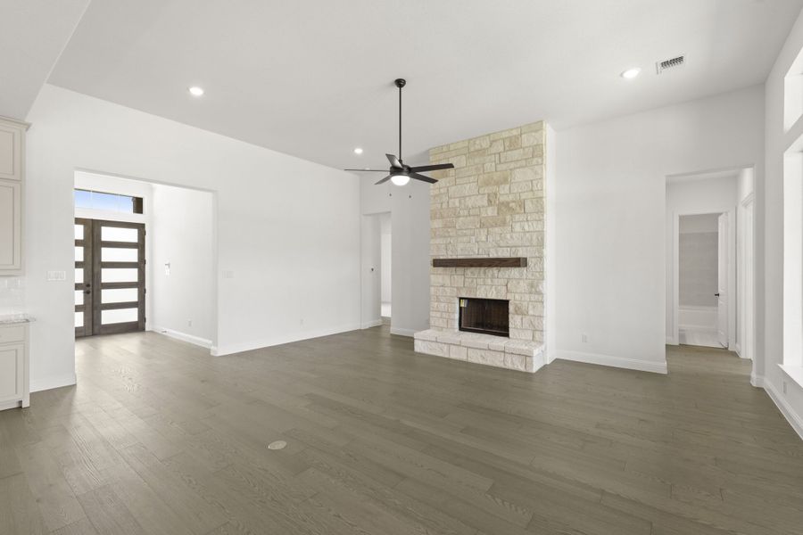 Spacious, unfurnished interior of a new home in The Meadows, Gunter (Image 20). Spacious, unfurnished interior of a new home in The Meadows, Gunter (Image 20).
