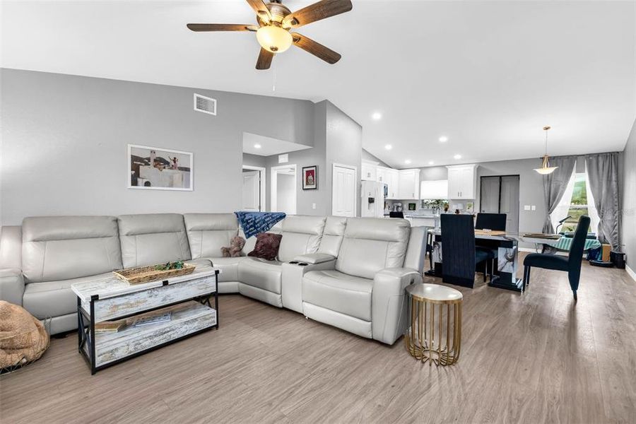 Furnished interior view inside a new home in , Arcadia (Image 19).