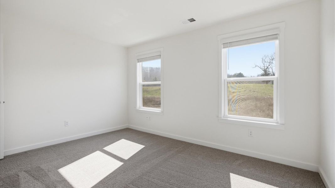Spacious, unfurnished interior of a new home in Emory Creek, Harriman (Image 29).