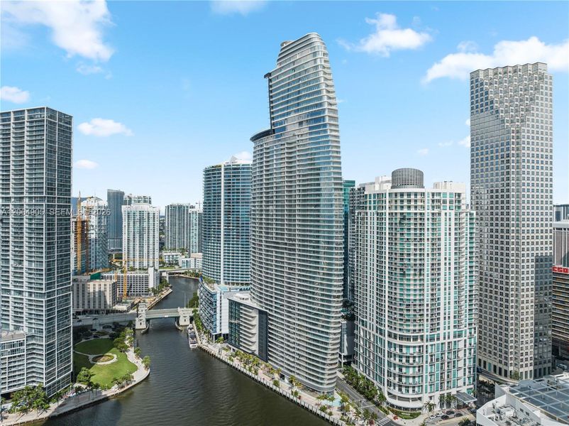 Condo located in Miami, FL showcasing its design and architecture (Image 23).