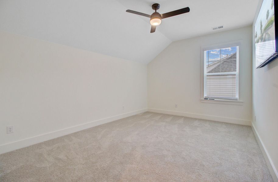 Spacious, unfurnished interior of a new home in , Summerville (Image 45).
