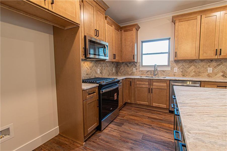Furnished interior view inside a new home in , Jasper (Image 9).