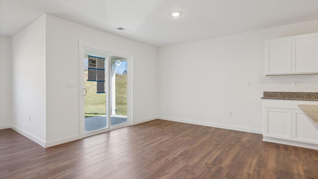 Spacious, unfurnished interior of a new home in Emory Creek, Harriman (Image 8).