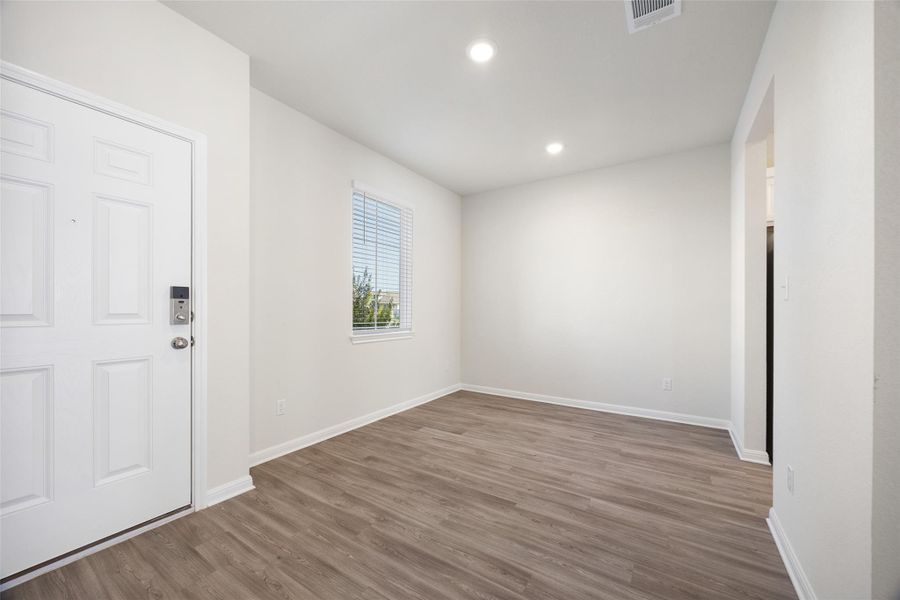 Spacious, unfurnished interior of a new home in Avery Centre, Round Rock (Image 21).