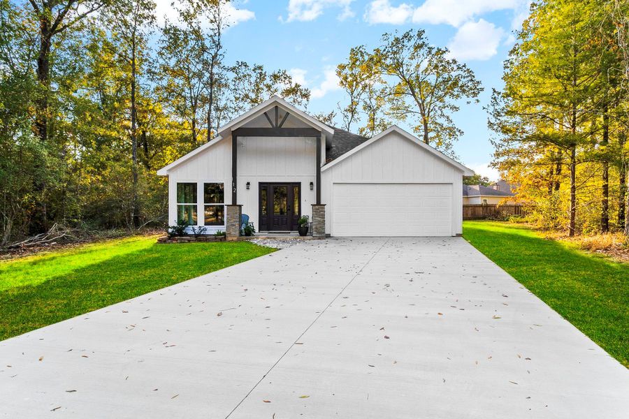 Front exterior of a new home in , Livingston, TX, highlighting curb appeal (Image 25). Front exterior of a new home in , Livingston, TX, highlighting curb appeal (Image 25).