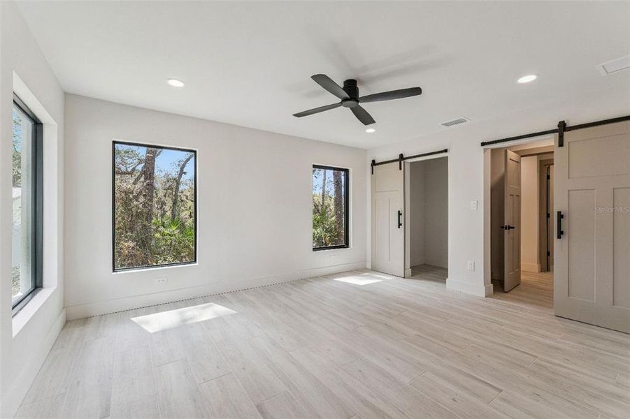 Spacious, unfurnished interior of a new home in , Winter Springs (Image 24).