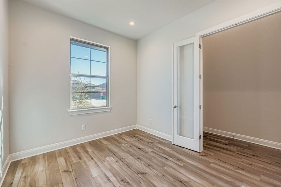 Spacious, unfurnished interior of a new home in 6 Creeks, Kyle (Image 10).