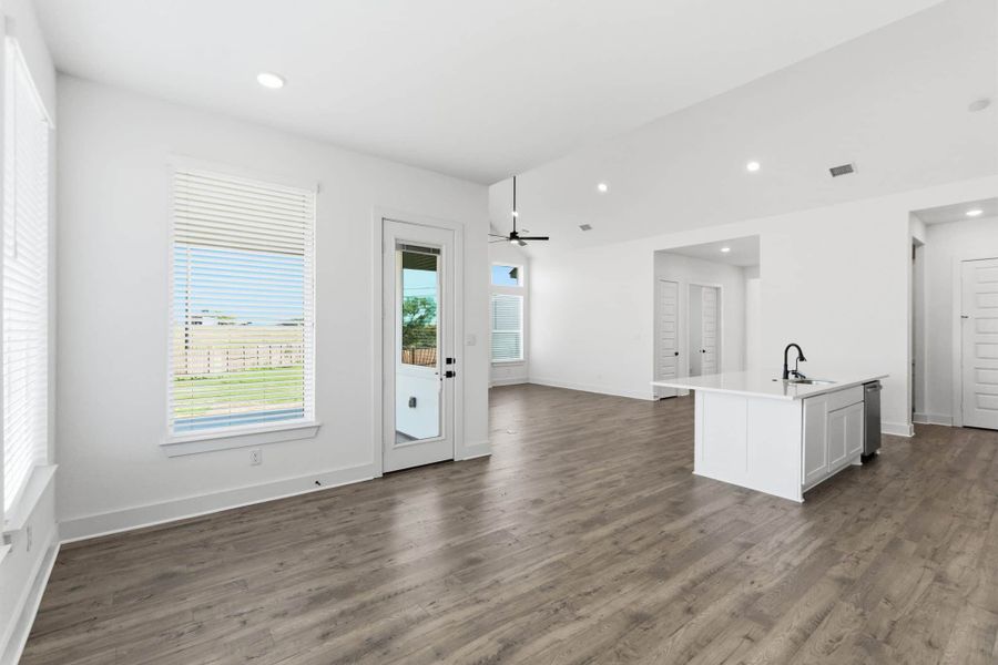 Spacious, unfurnished interior of a new home in Sienna Lakes, San Antonio (Image 34). Spacious, unfurnished interior of a new home in Sienna Lakes, San Antonio (Image 34).