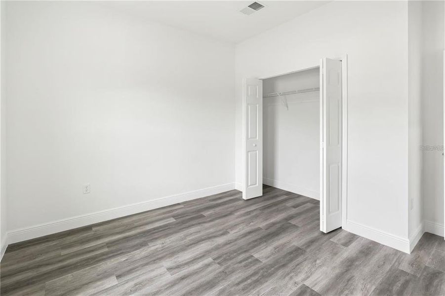 Spacious, unfurnished interior of a new home in , Dunnellon (Image 26).