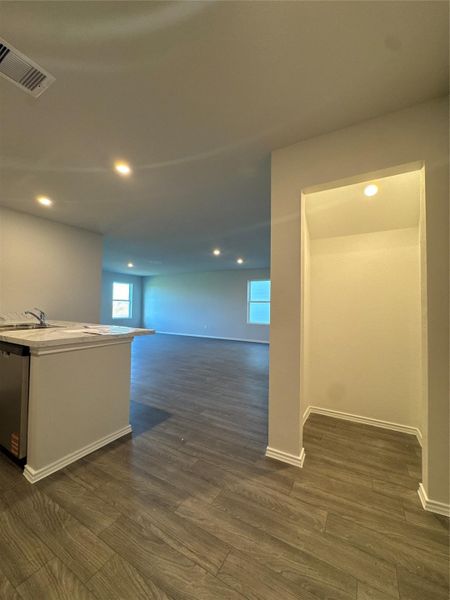 Spacious, unfurnished interior of a new home in Santa Fe, Cleveland (Image 22). Spacious, unfurnished interior of a new home in Santa Fe, Cleveland (Image 22).