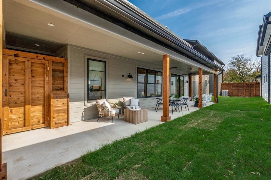 Exterior details and patio area of a home in , Dallas (Image 2).