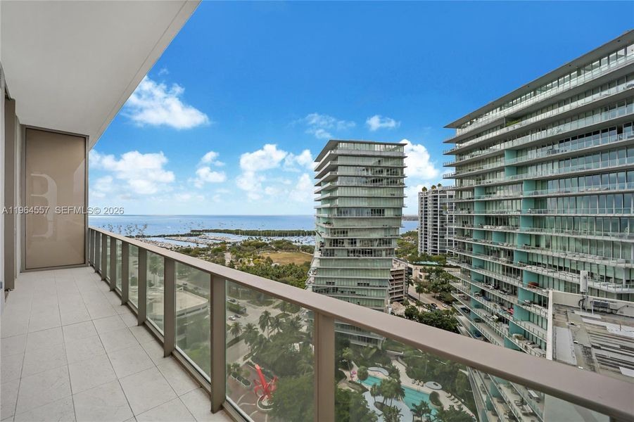 Condo located in Miami, FL showcasing its design and architecture (Image 4).