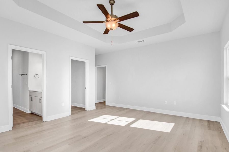 Spacious, unfurnished interior of a new home in The Bluffs at Lafayette, Freeport (Image 18).