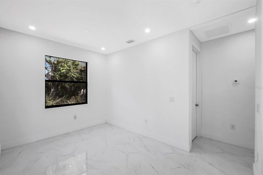 Spacious, unfurnished interior of a new home in , Lehigh Acres (Image 24).