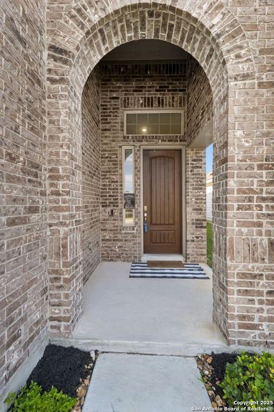 Spacious, unfurnished interior of a new home in Rhine Valley, Schertz (Image 23).