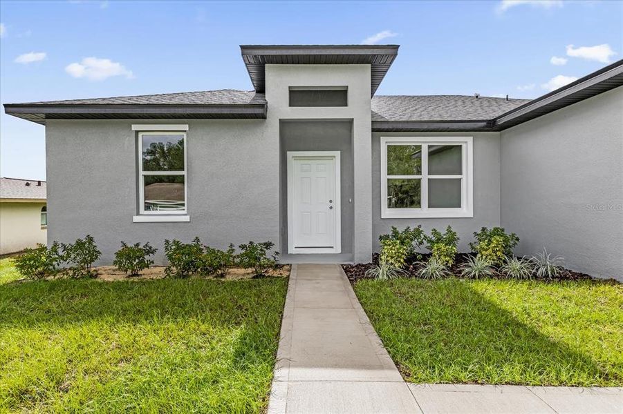 Exterior details and patio area of a home in , Ocala (Image 2).