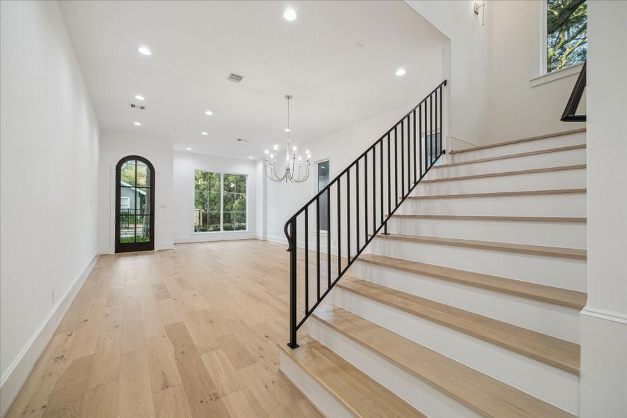 Spacious, unfurnished interior of a new home in , Houston (Image 28).