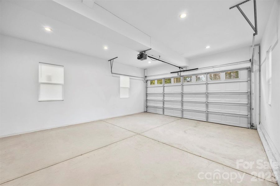Spacious, unfurnished interior of a new home in , Charlotte (Image 23).