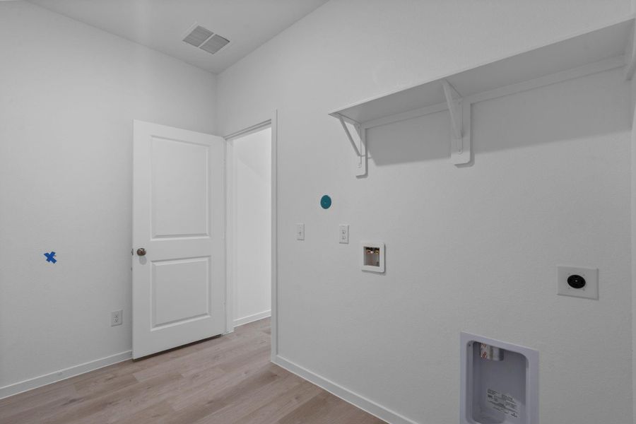 Spacious, unfurnished interior of a new home in Stokesbury, Waller (Image 9).