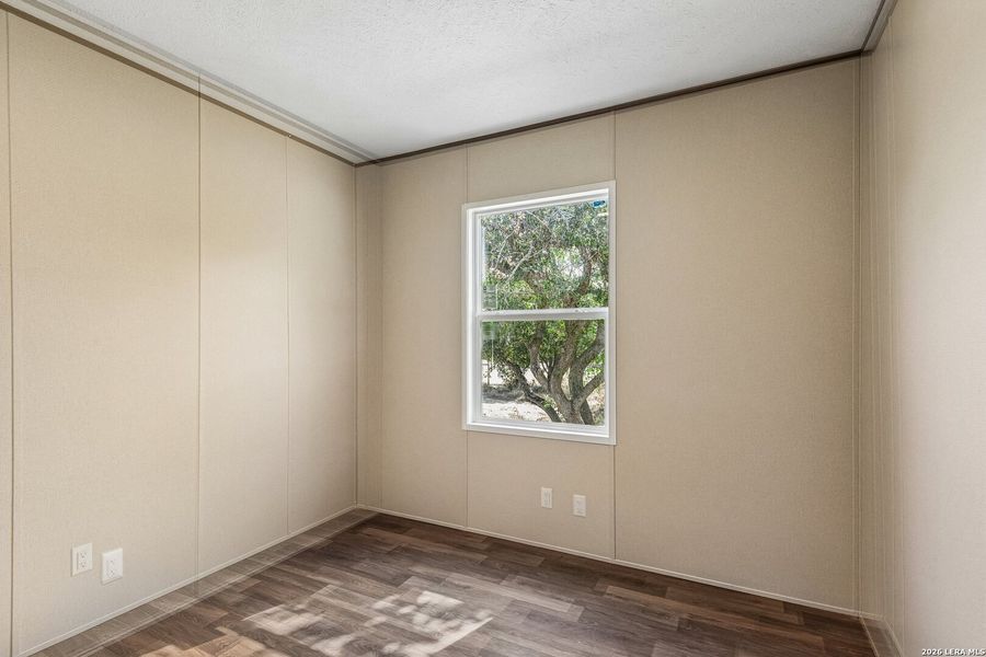 Spacious, unfurnished interior of a new home in , Hondo (Image 44).