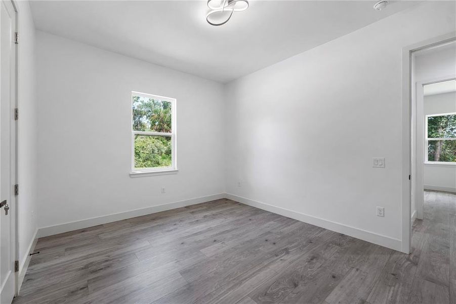 Spacious, unfurnished interior of a new home in , Leesburg (Image 38).