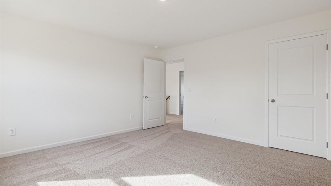 Spacious, unfurnished interior of a new home in Whispering Springs, Maryville (Image 25).