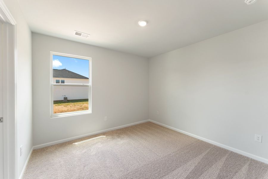 Spacious, unfurnished interior of a new home in Richmond Hill, Inman (Image 29).