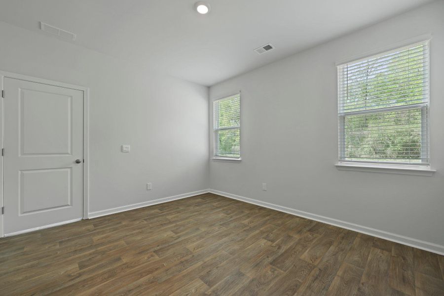Spacious, unfurnished interior of a new home in The Oaks at Center Station, Hollywood (Image 12).