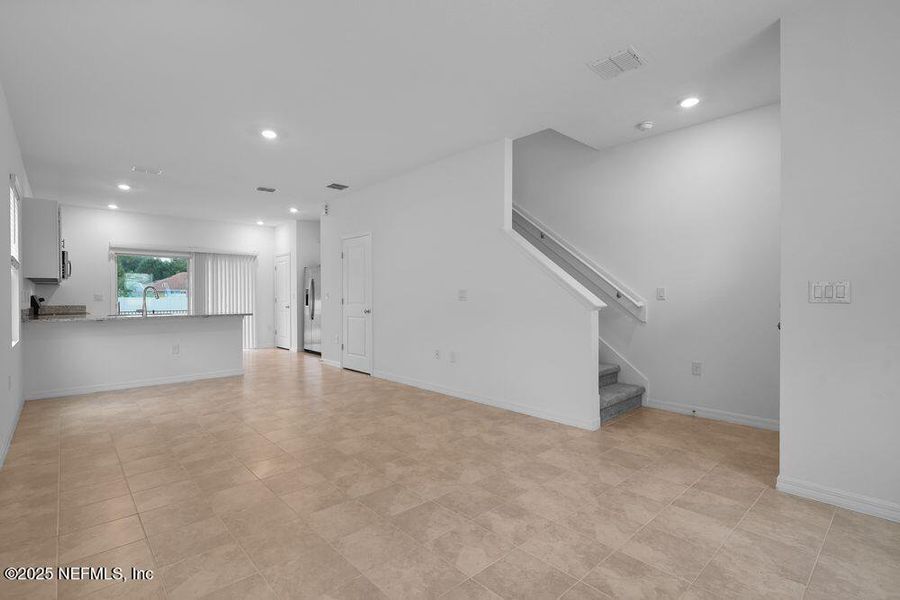Spacious, unfurnished interior of a new home in Sabal Terrace, Jacksonville (Image 23).