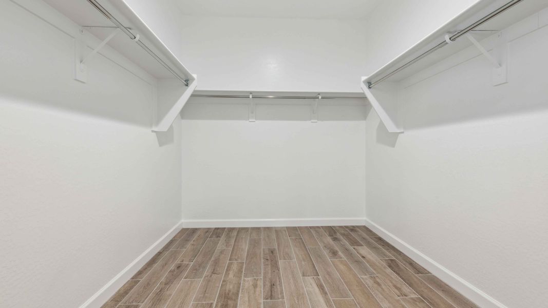 Spacious, unfurnished interior of a new home in Entrada Del Oro, Gold Canyon (Image 26).