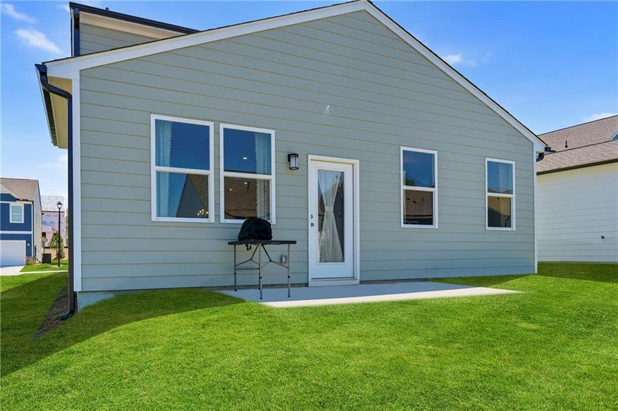 Exterior details and patio area of a home in Annsbury Park, Lilburn (Image 3).