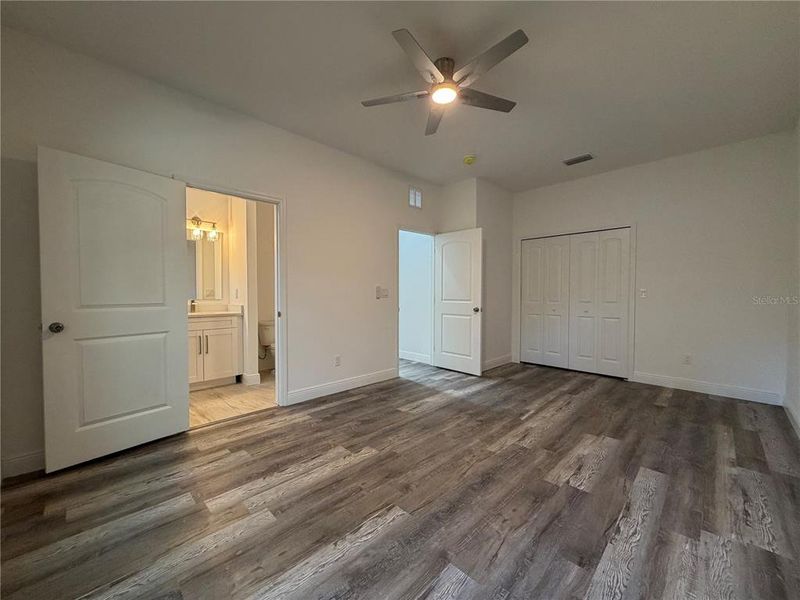Spacious, unfurnished interior of a new home in , Daytona Beach (Image 18).