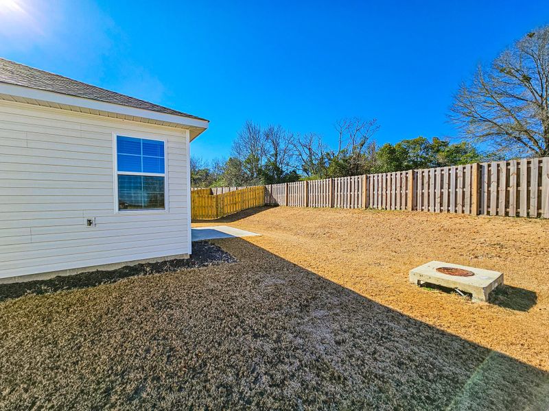 Exterior details and patio area of a home in , Columbia (Image 3).