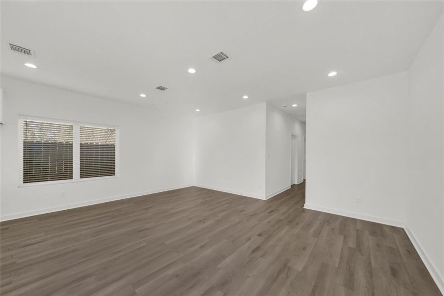 Spacious, unfurnished interior of a new home in , Houston (Image 19).