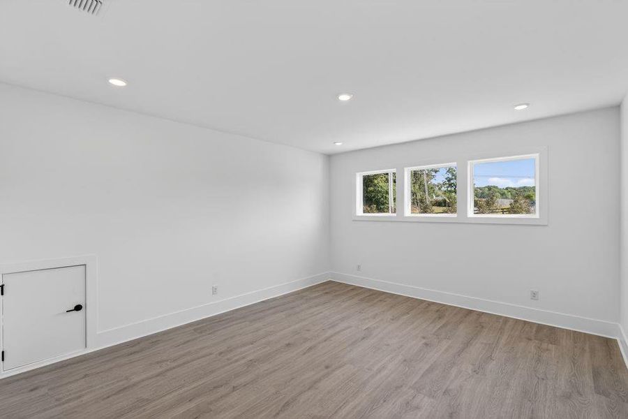 Spacious, unfurnished interior of a new home in Wayt Farm, Cumming (Image 22).