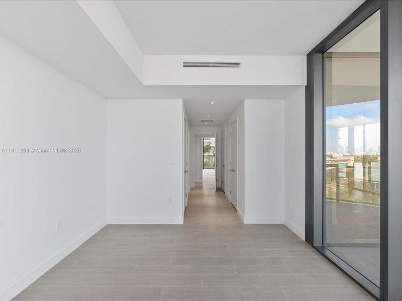 Spacious, unfurnished interior of a new home in Five Park, Miami Beach (Image 26). Spacious, unfurnished interior of a new home in Five Park, Miami Beach (Image 26).