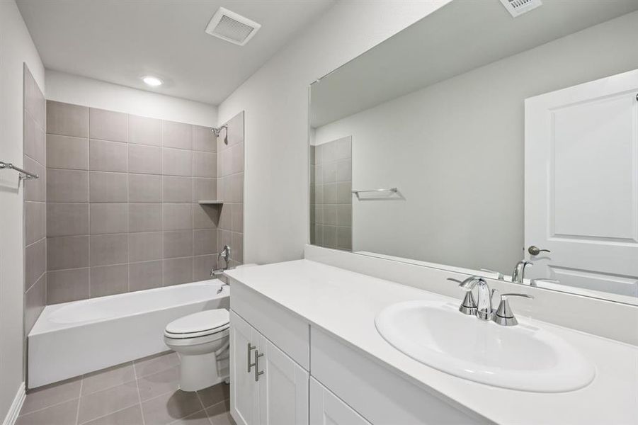 Furnished interior view inside a new home in Westmoor, Sherman (Image 9).