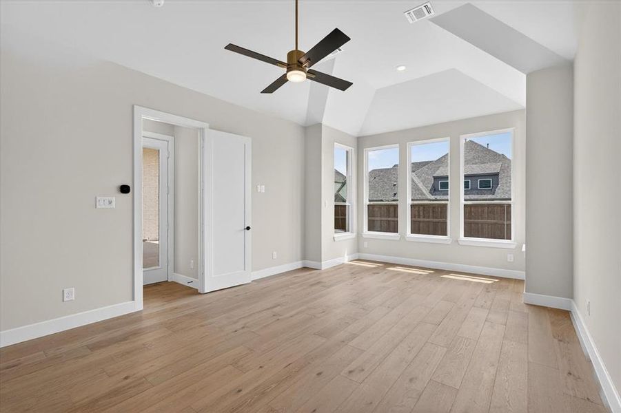 Spacious, unfurnished interior of a new home in Mustang Lakes, Celina (Image 22).