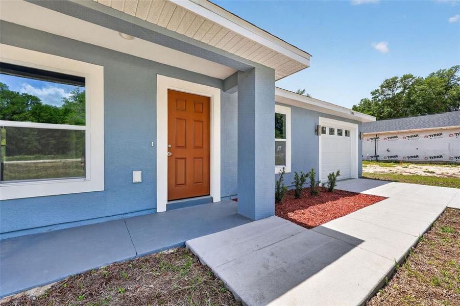 Exterior details and patio area of a home in , Dunnellon (Image 21).