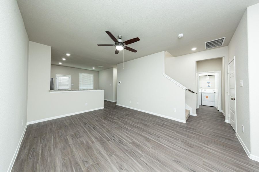 Spacious, unfurnished interior of a new home in Mackenzie Creek, Conroe (Image 18). Spacious, unfurnished interior of a new home in Mackenzie Creek, Conroe (Image 18).