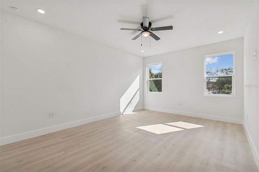 Spacious, unfurnished interior of a new home in , Tampa (Image 49).