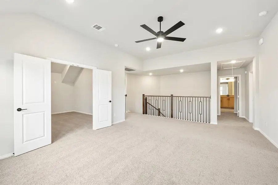 Spacious, unfurnished interior of a new home in Willow Wood, McKinney (Image 37).