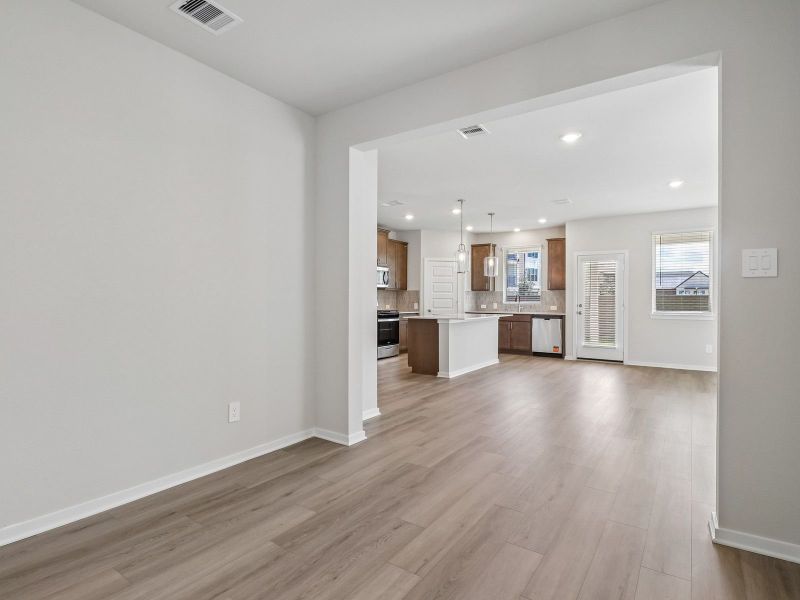 Spacious, unfurnished interior of a new home in Parkway Commons - City Series, Missouri City (Image 10).
