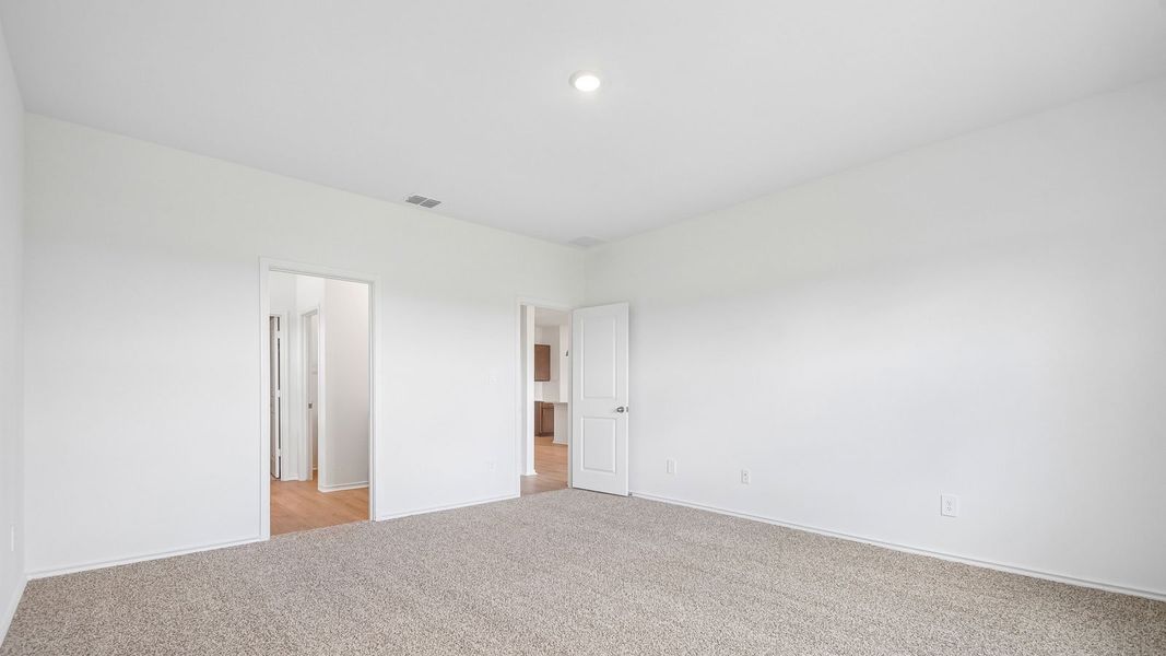 Spacious, unfurnished interior of a new home in Valverde, Bastrop (Image 25).