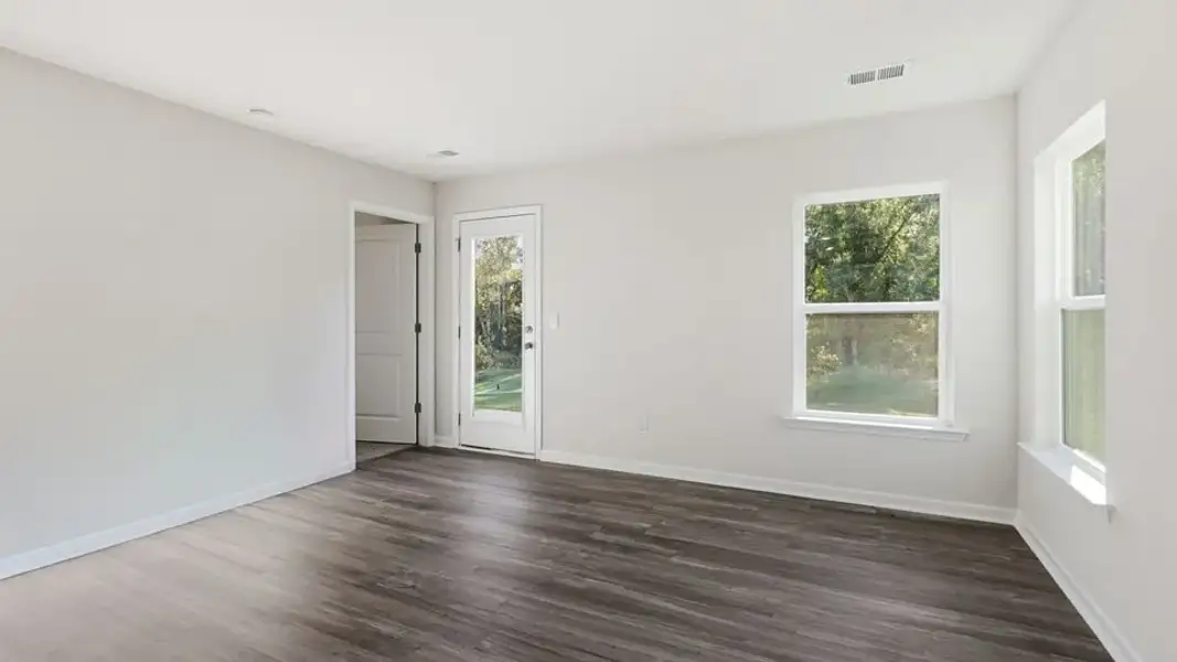 Spacious, unfurnished interior of a new home in Cedar Gap, Fountain Inn (Image 26).
